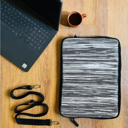 Brownliving laptop sleeve with belt - 14 inch